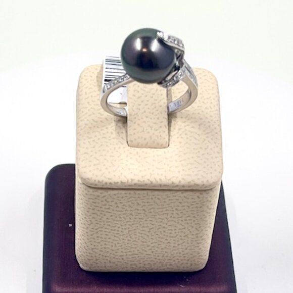 Gorgeous Tahitian Pearl & Diamond ring in 14k white gold